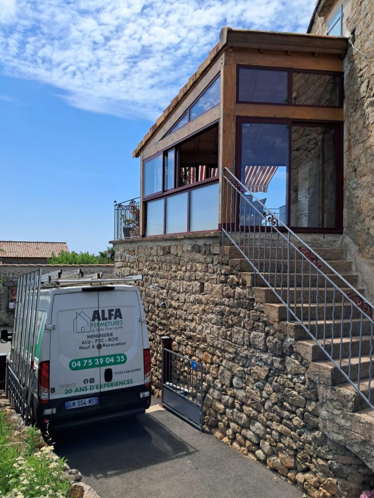 ALFA FERMETURE Spécialiste menuiseries, pergolas, stores, moustiquaires, serrurerie à Lablachère